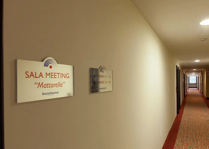 Bv President מלון