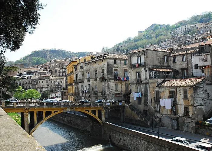 Bv President מלון