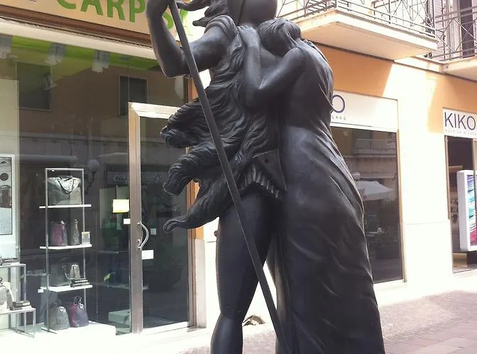 Bv President מלון