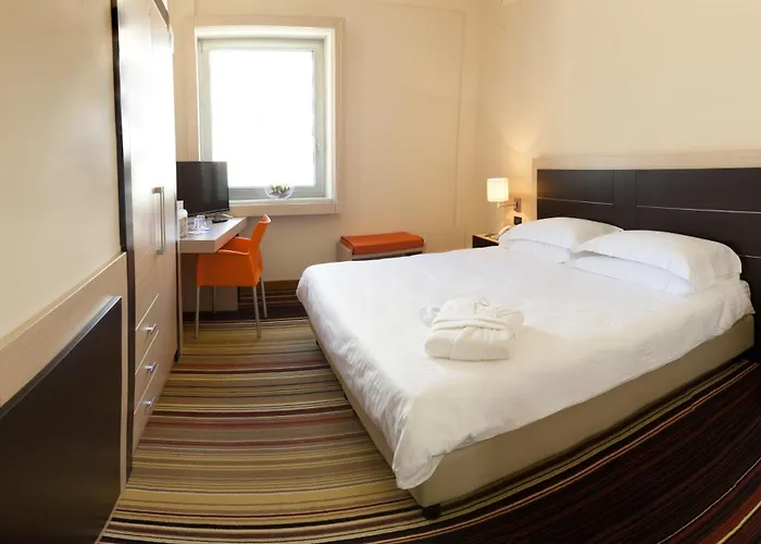 Bv President מלון